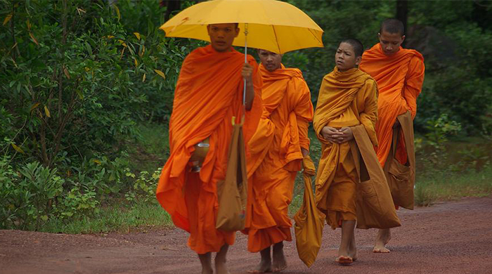 ผลิตร่มพระสงฆ์